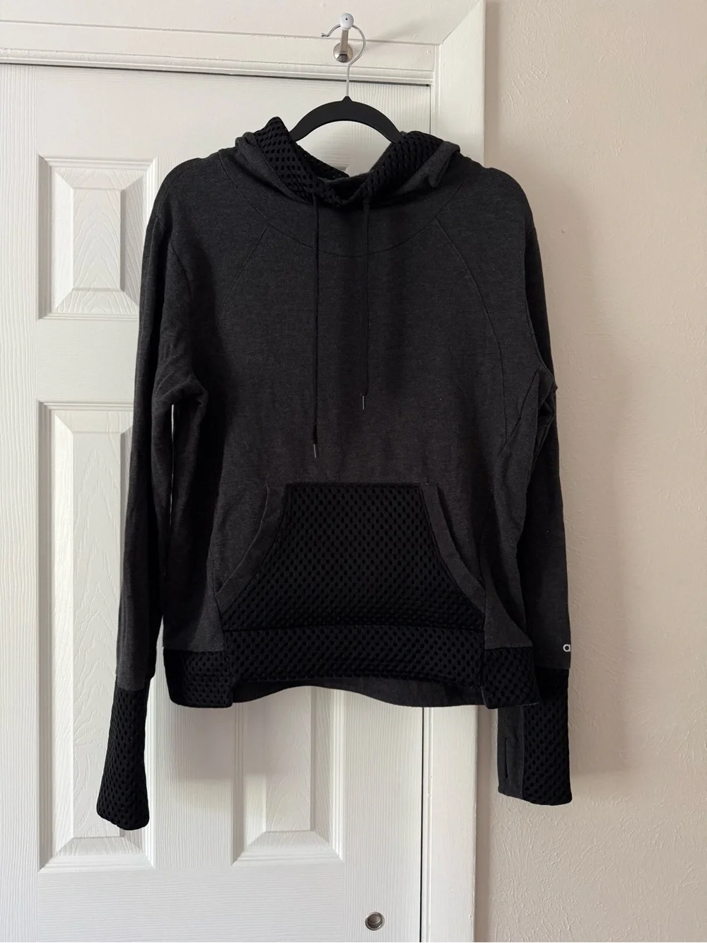 Alo Eclipse Long Sleeve Mesh Detail Hoodie size Medium Charcoal/Black